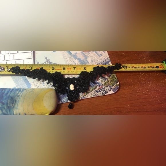 Claire’s Lacey Black Cameo Choker - Picture 7 of 7